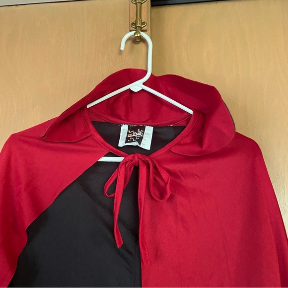 Rubies Blood red cape + Black PMG witch gown. Perfect for any costume affair. - Picture 4 of 11
